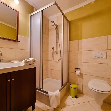 Raetia Iii By Interhome * פונדס