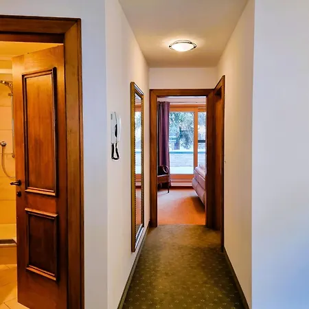 דירה Raetia Iii By Interhome פונדס